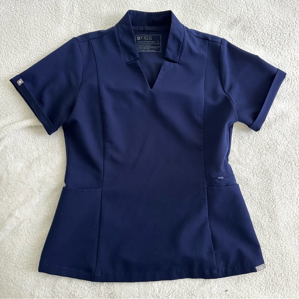 FIGS inala slim scrub top